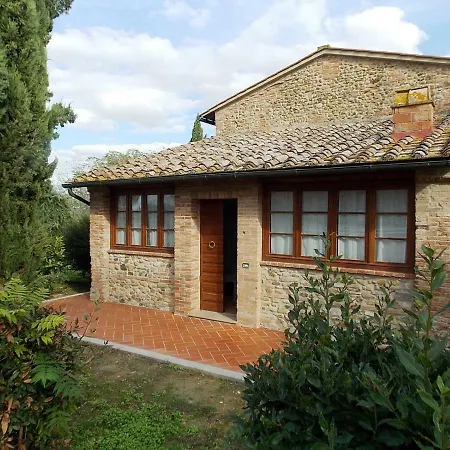 Sleeps 4 Pool Wifi Apartment