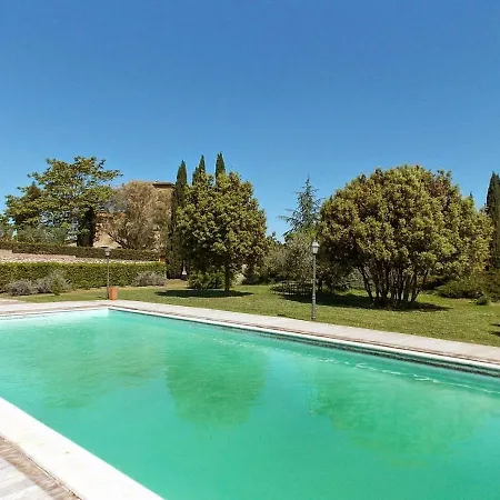 Sleeps 4 Pool Wifi Apartment